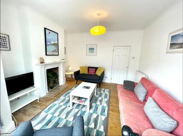 *Family Home In Mumbles. Close To The Beach* Ngoại thất bức ảnh