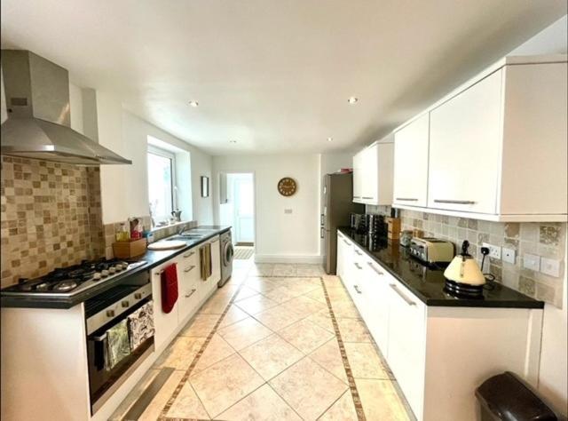 *Family Home In Mumbles. Close To The Beach* Ngoại thất bức ảnh